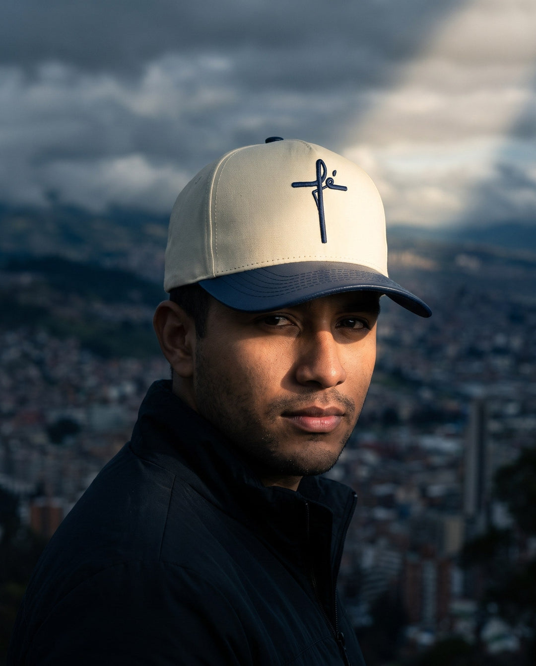 Look Bogotá visera azul